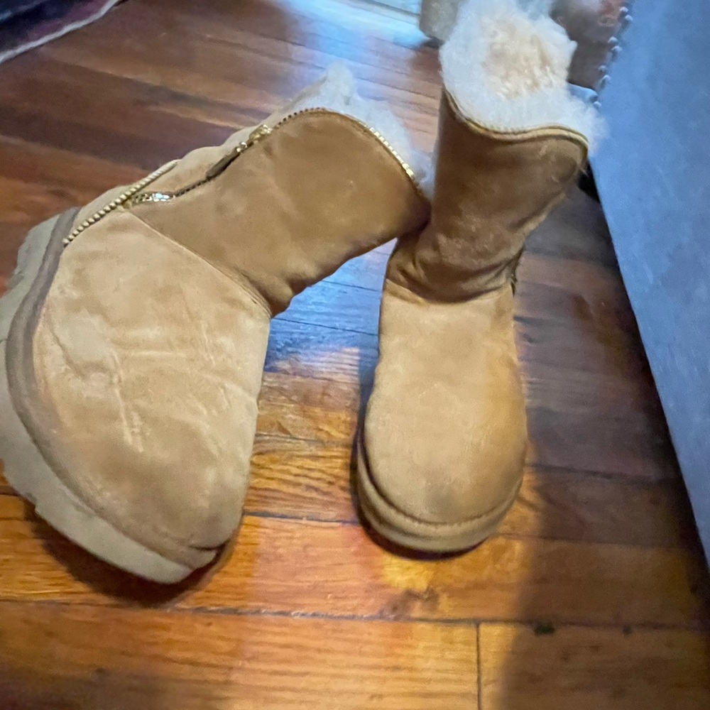 Low Used Chestnut Ugg, Gold Zipper on Side . Snug . Good Condition - Picture 2 of 3
